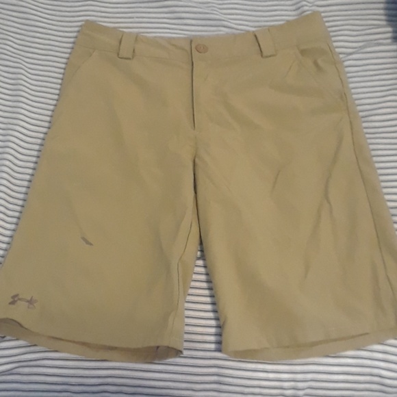 Under Armour Bottoms Under Armour Loose Fit Khaki Shorts Poshmark